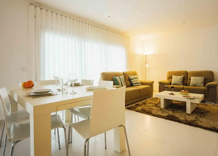 Muralha - By Sch דירה נאזרה