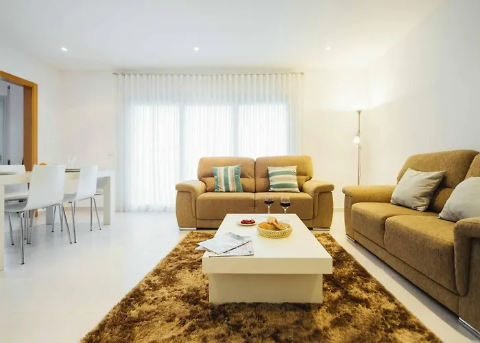 Muralha - By Sch דירה נאזרה