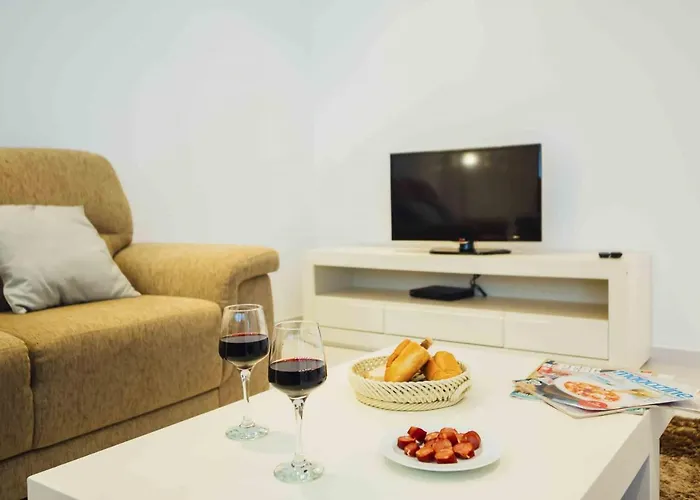 Muralha - By Sch דירה *