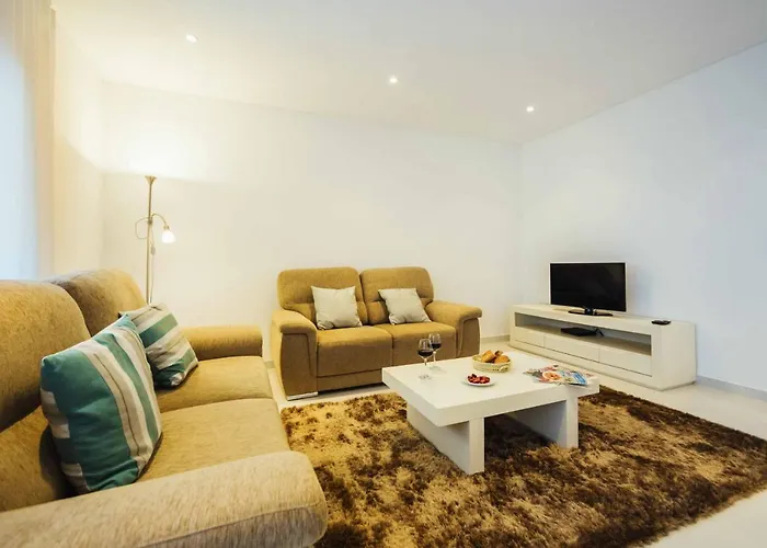 Muralha - By Sch דירה *