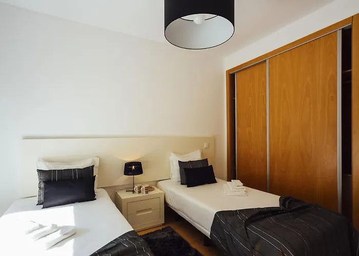 Muralha - By Sch דירה נאזרה